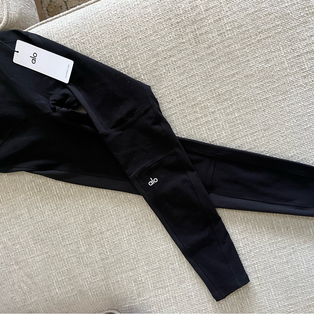 NWT Alo black High Waist Head Start legging